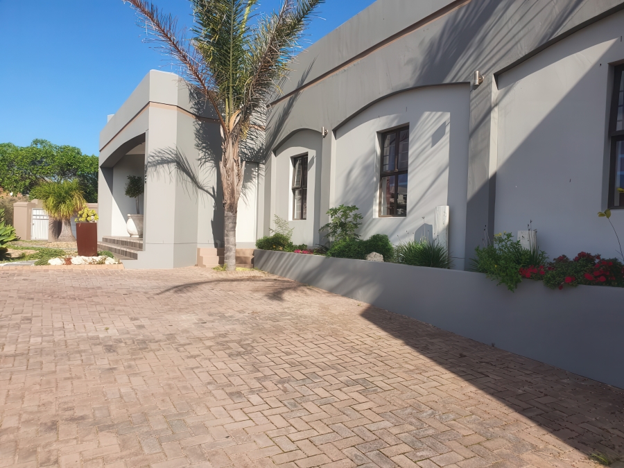 4 Bedroom Property for Sale in Myburgh Park Western Cape